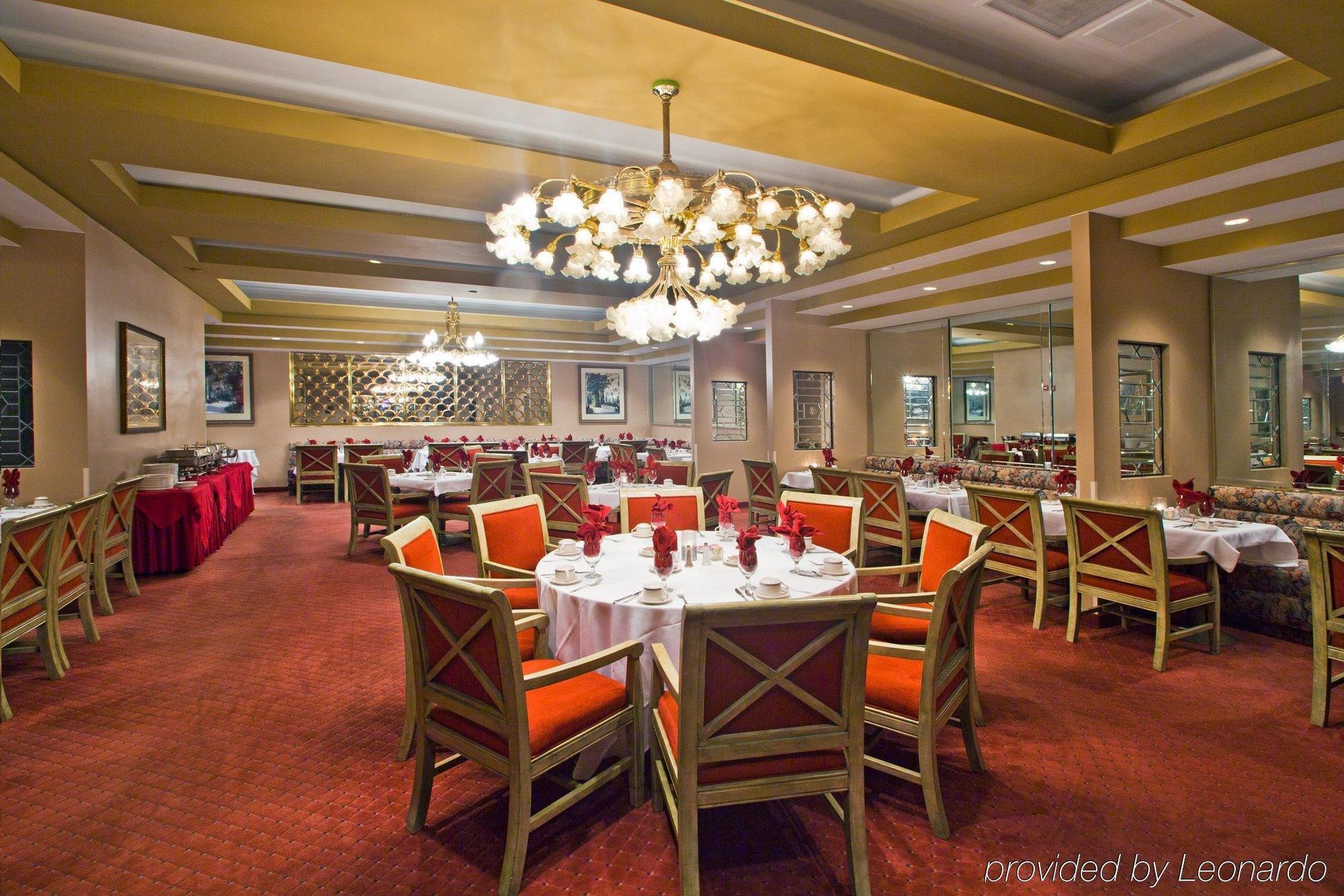 Crowne Plaza Pensacola Grand Hotel Restoran gambar